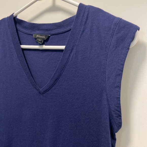 RW&Co V neck t-shirt, small - Picture 4 of 7